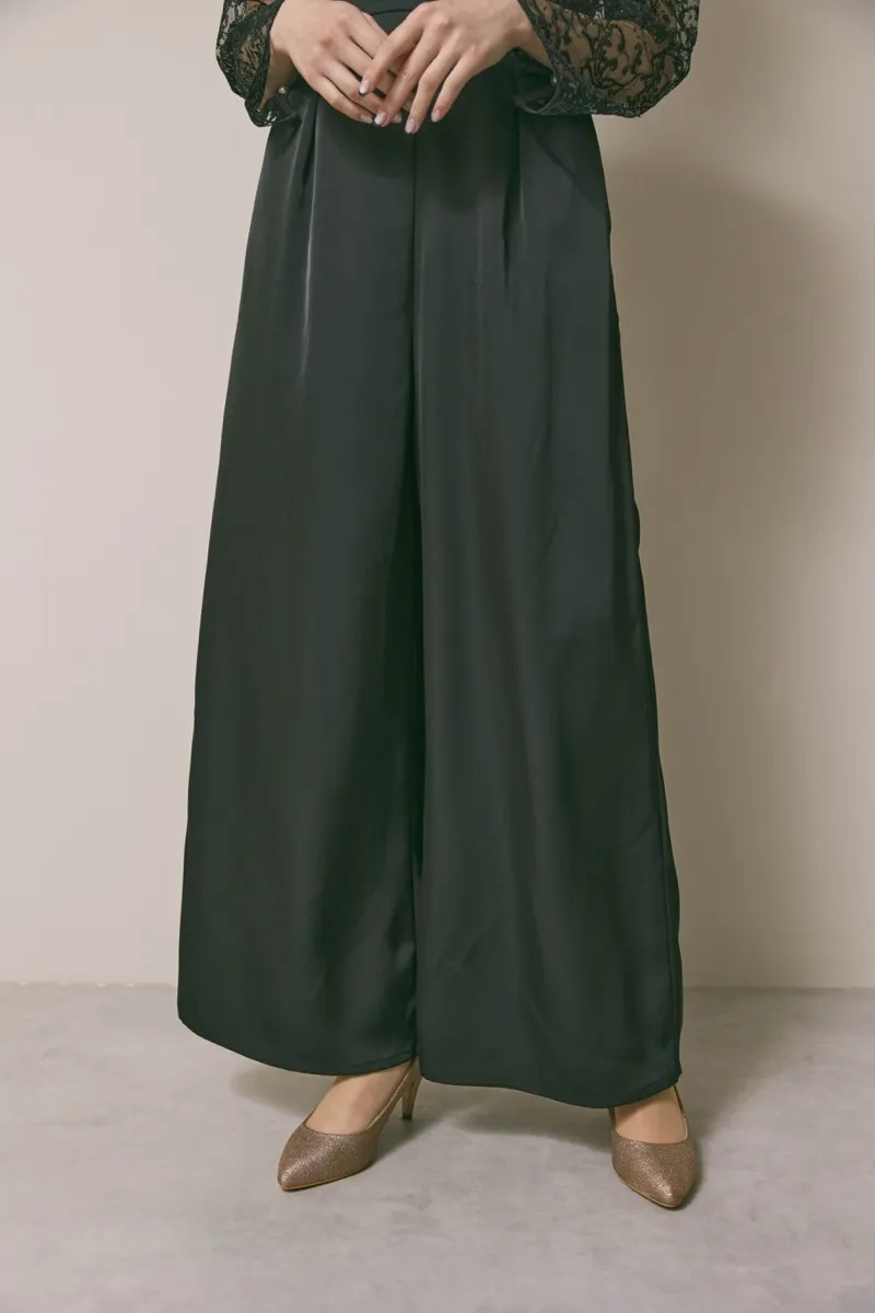 ブラックのシークエンブロイダリーパンツドレス