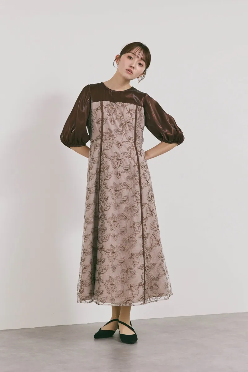 ブラウンのパイピングレース切替ドレス