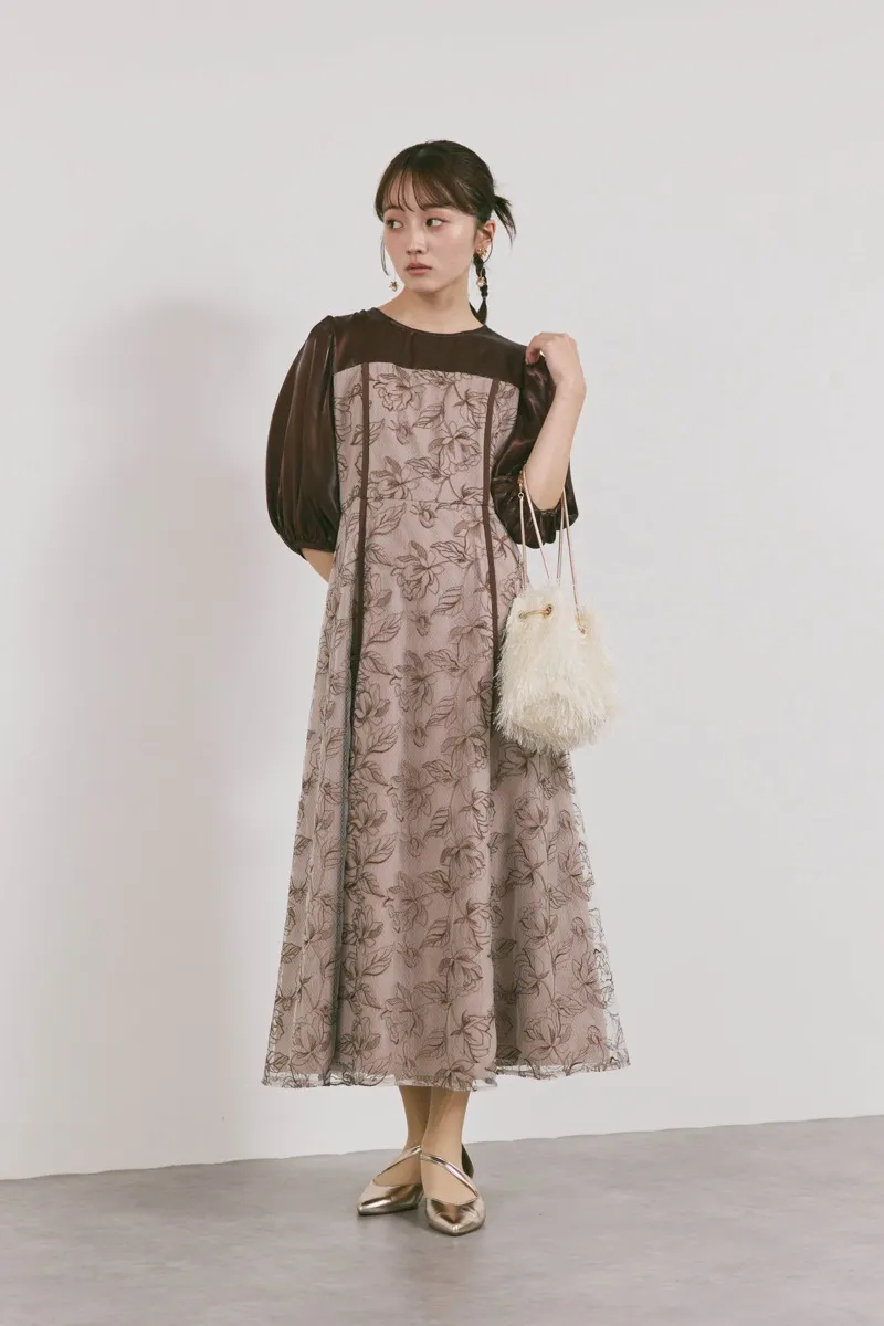 ブラウンのパイピングレース切替ドレス