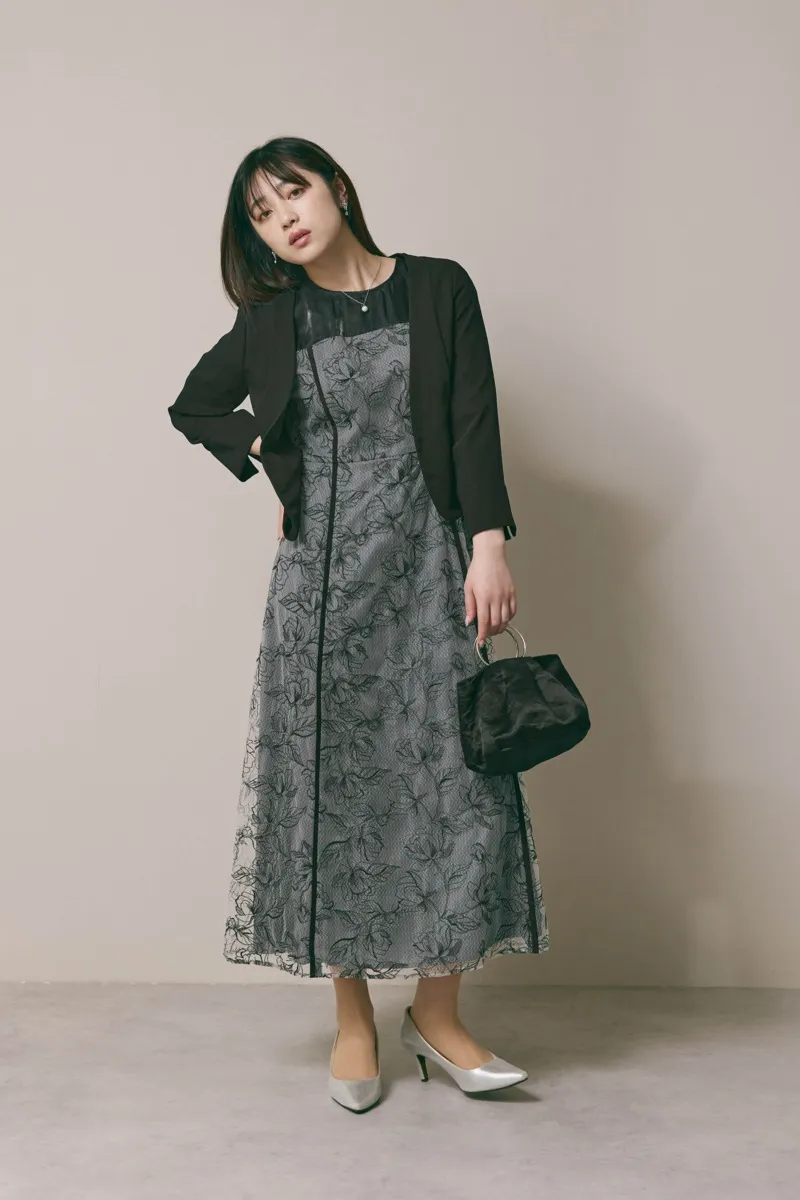 ブラックのパイピングレース切替ドレス