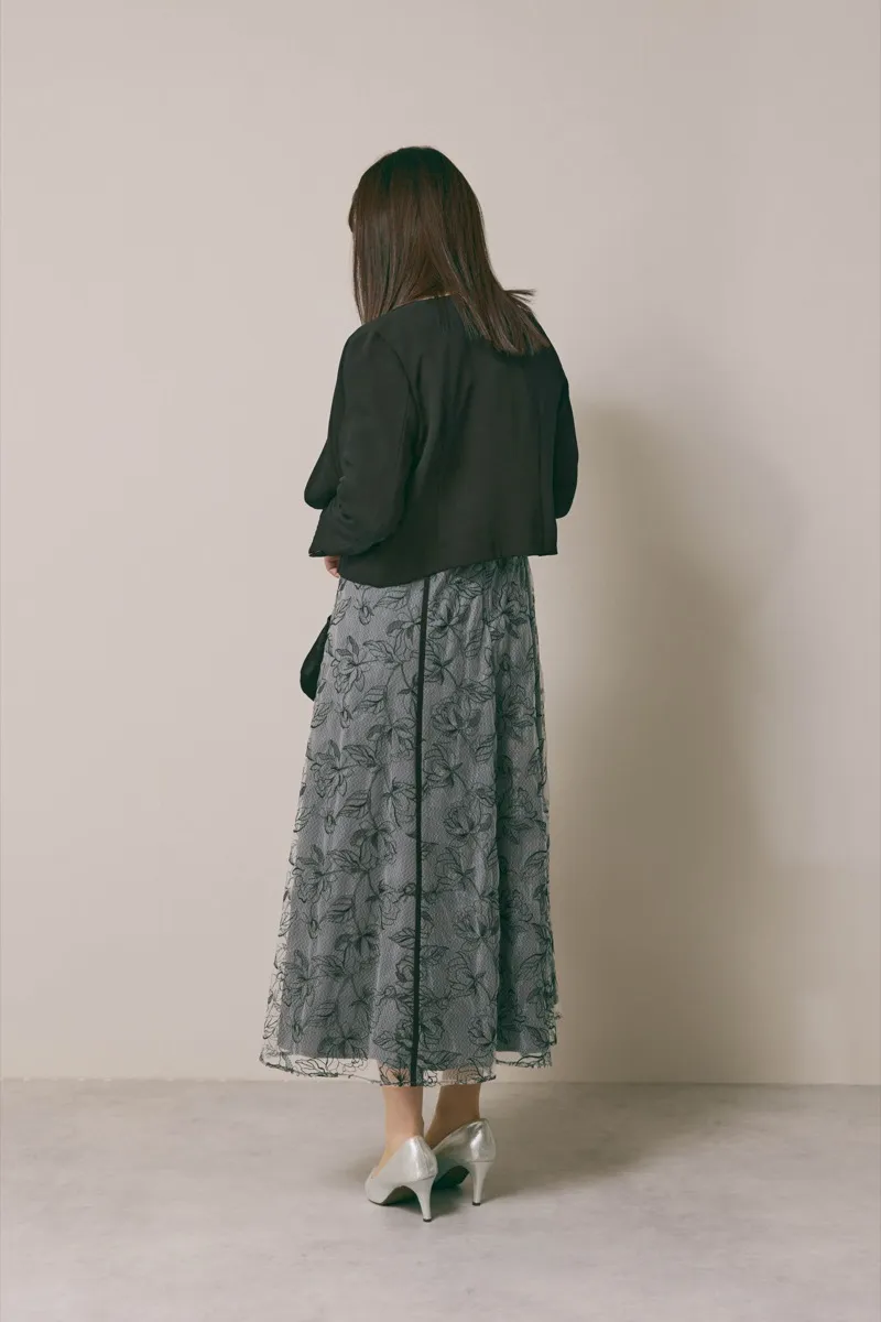 ブラックのパイピングレース切替ドレス