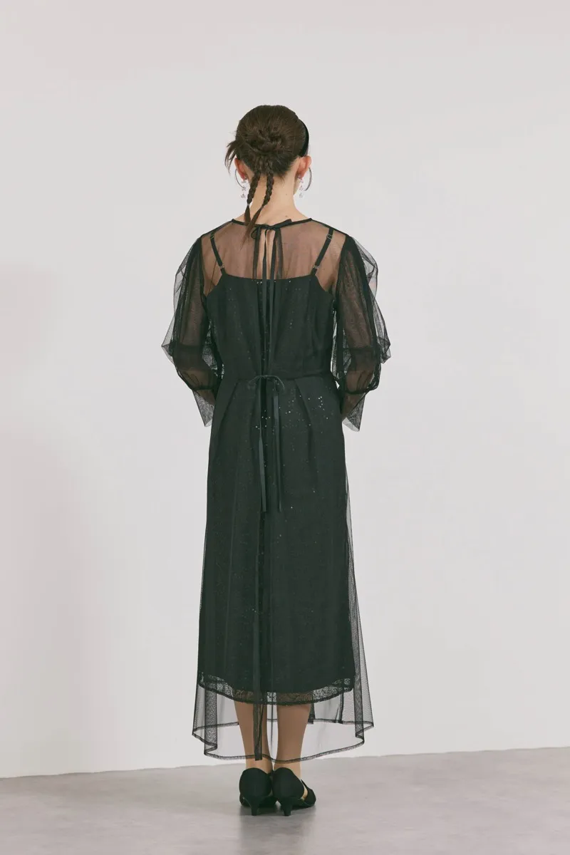 ブラックのシアーエプロンレースドレス