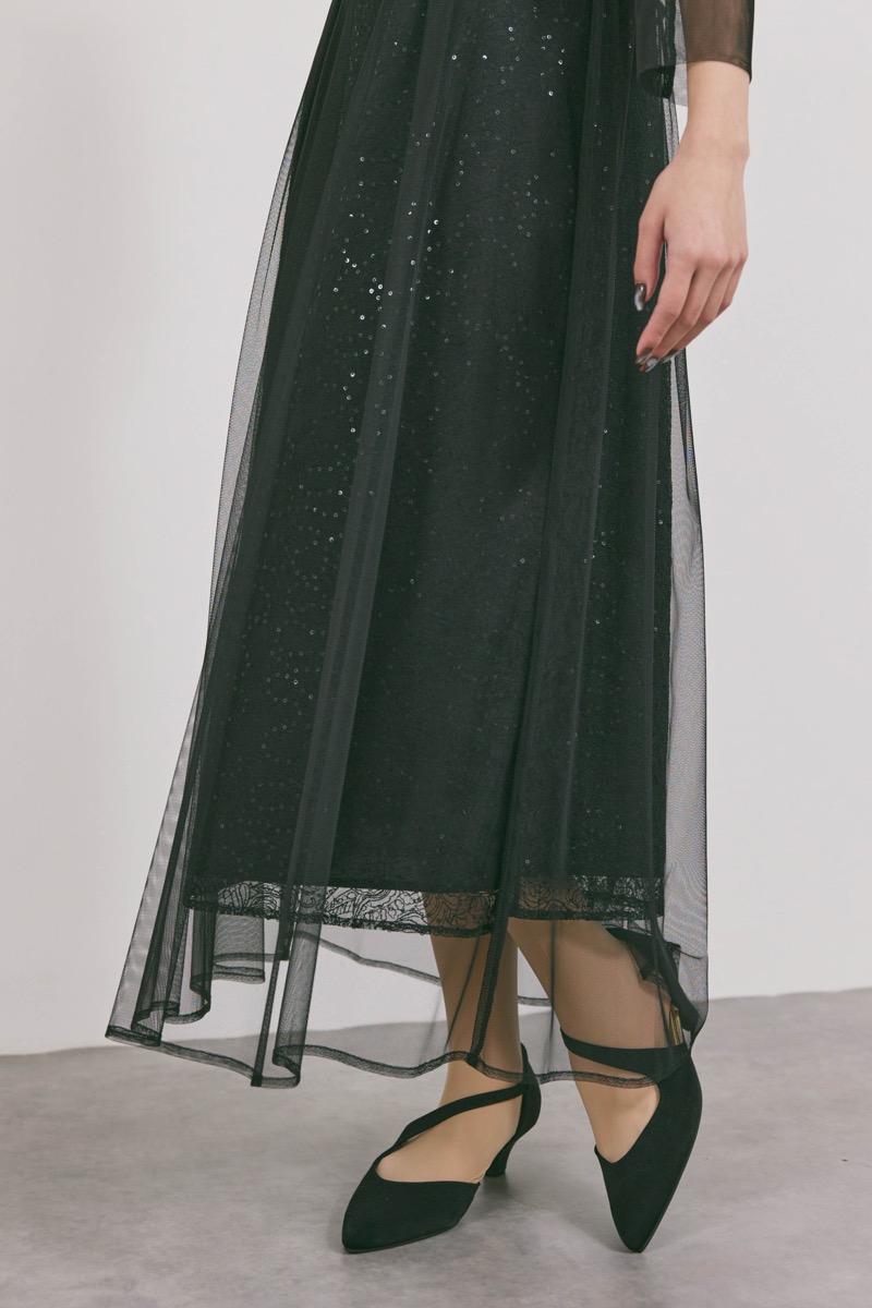 ブラックのシアーエプロンレースドレス