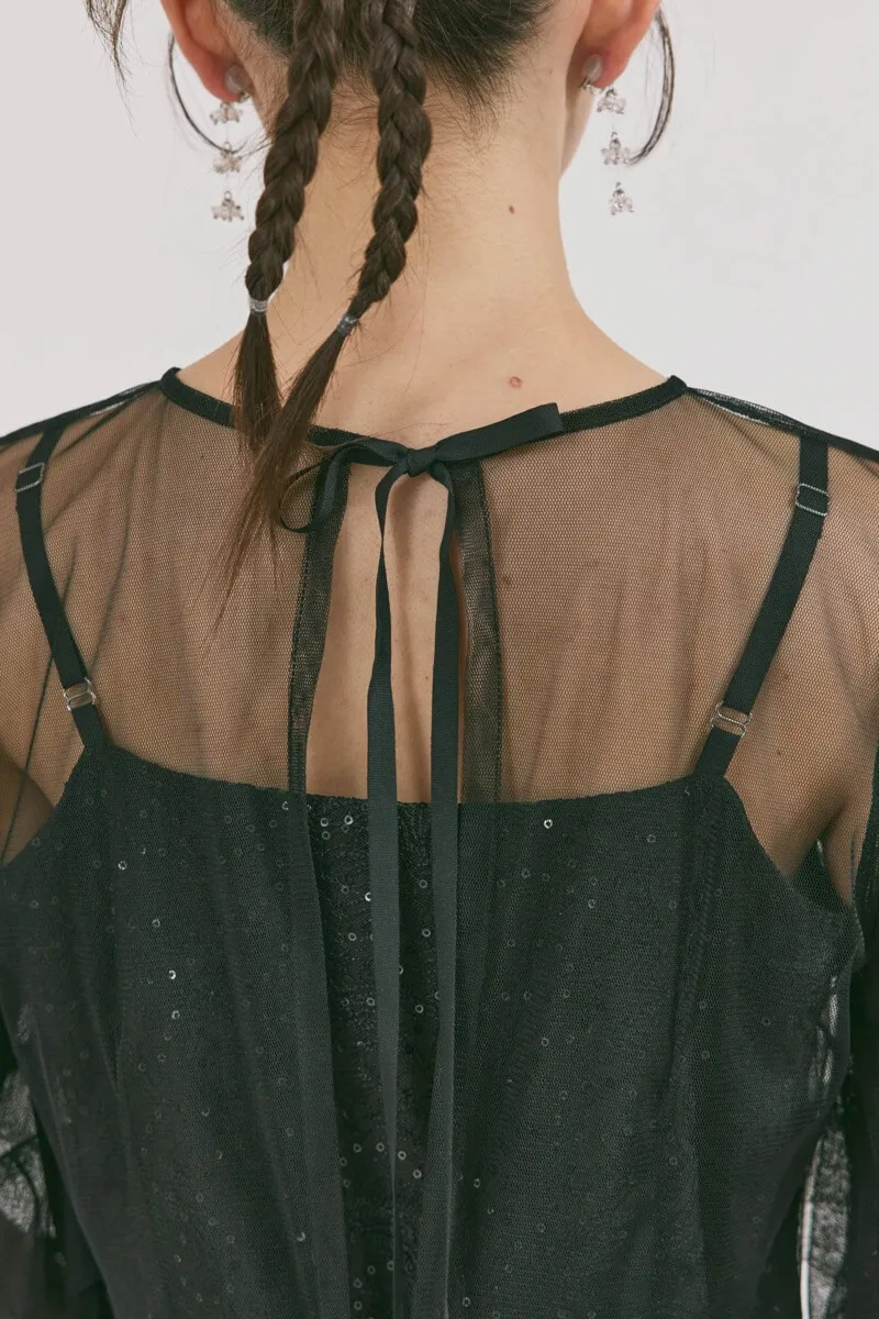 ブラックのシアーエプロンレースドレス