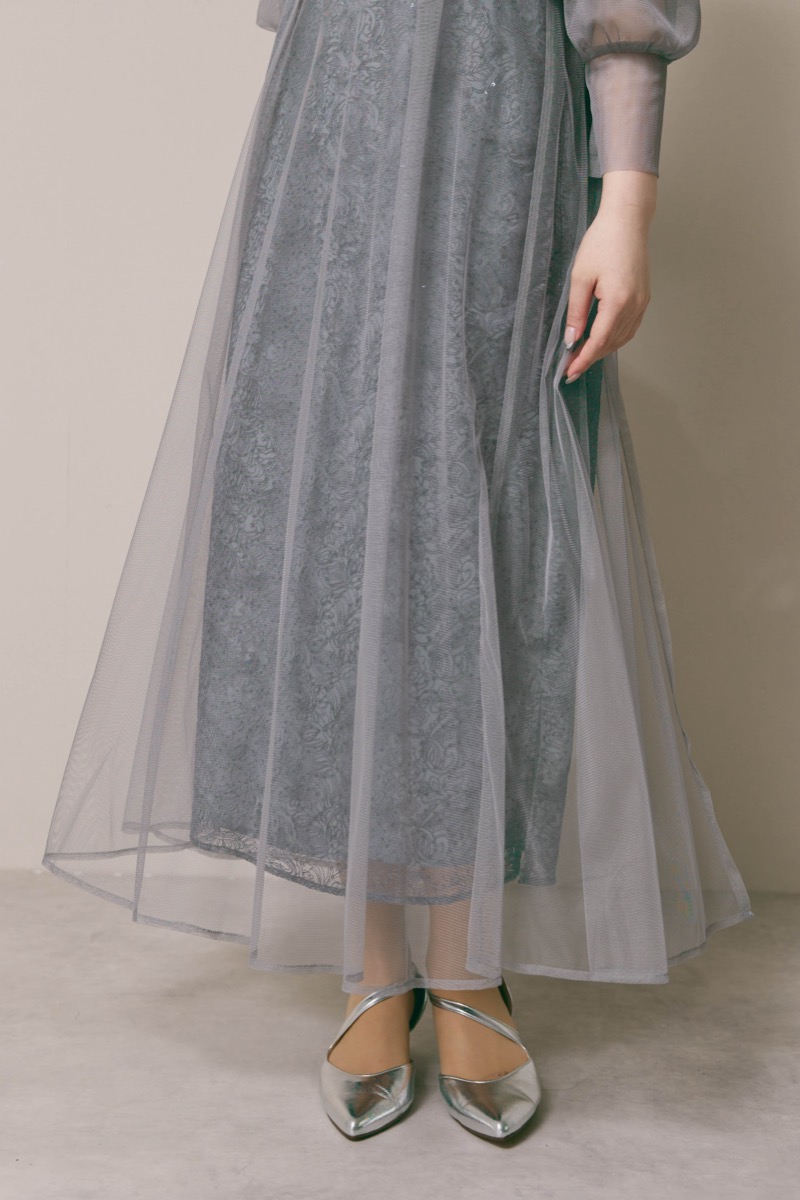 グレーのシアーエプロンレースドレス