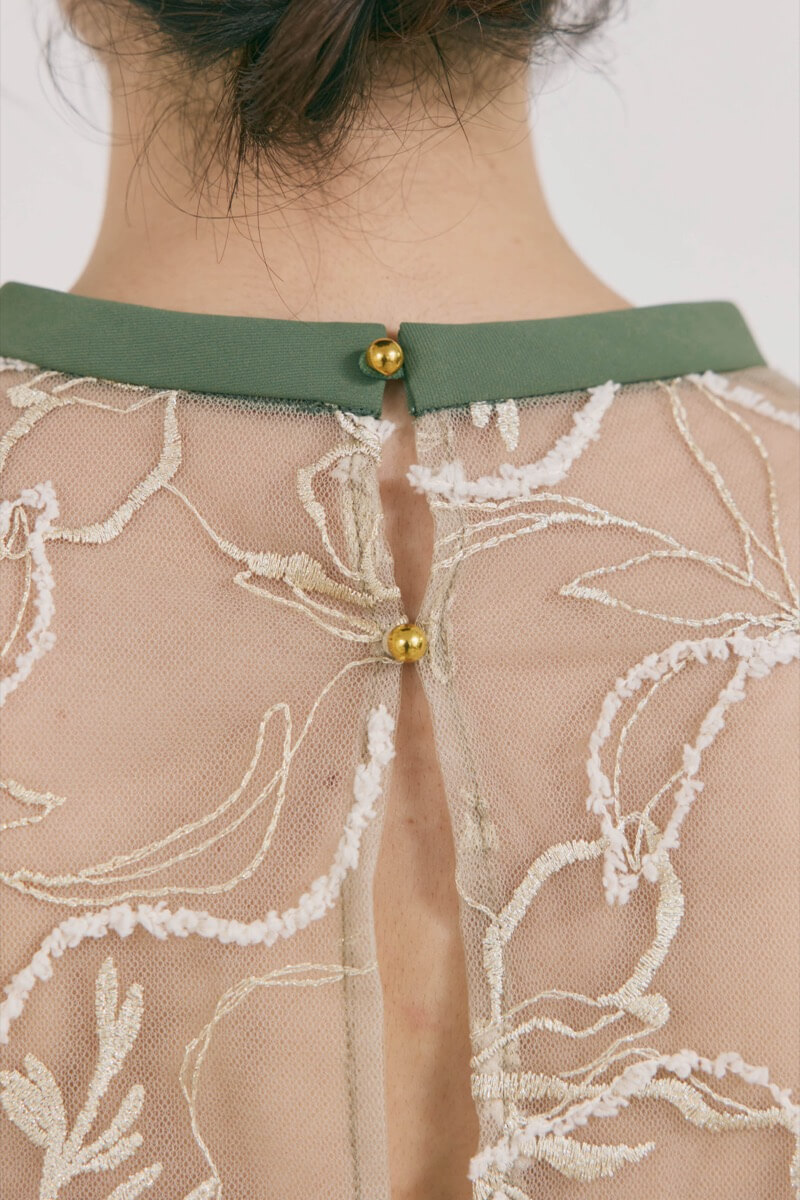 カーキのフラワーモール刺繍ドレス