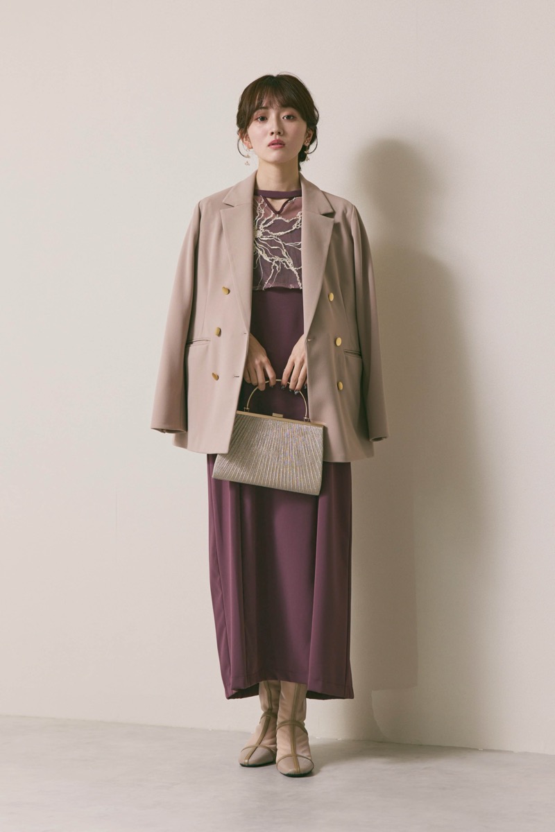 グレイッシュレッドのフラワーモール刺繍ドレス