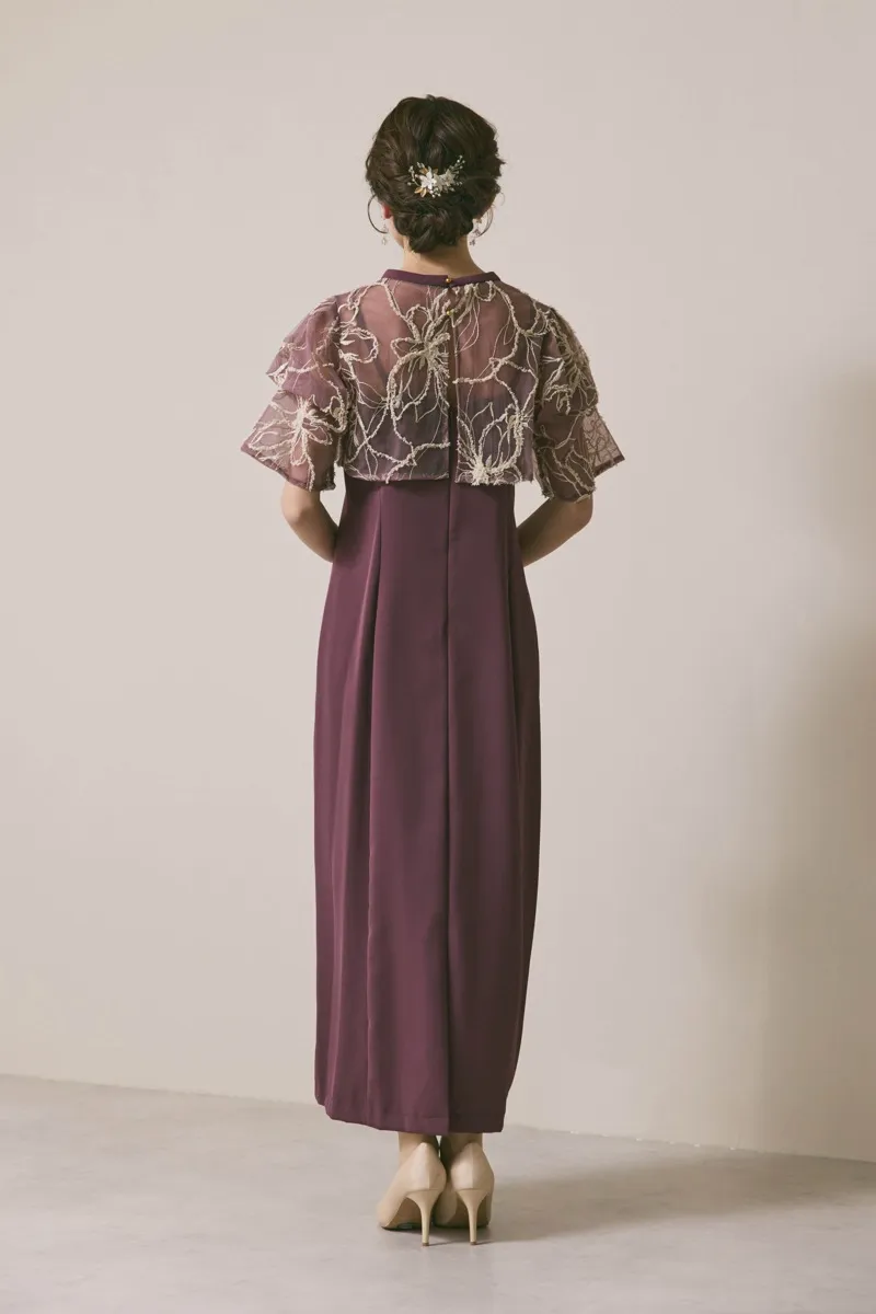 グレイッシュレッドのフラワーモール刺繍ドレス