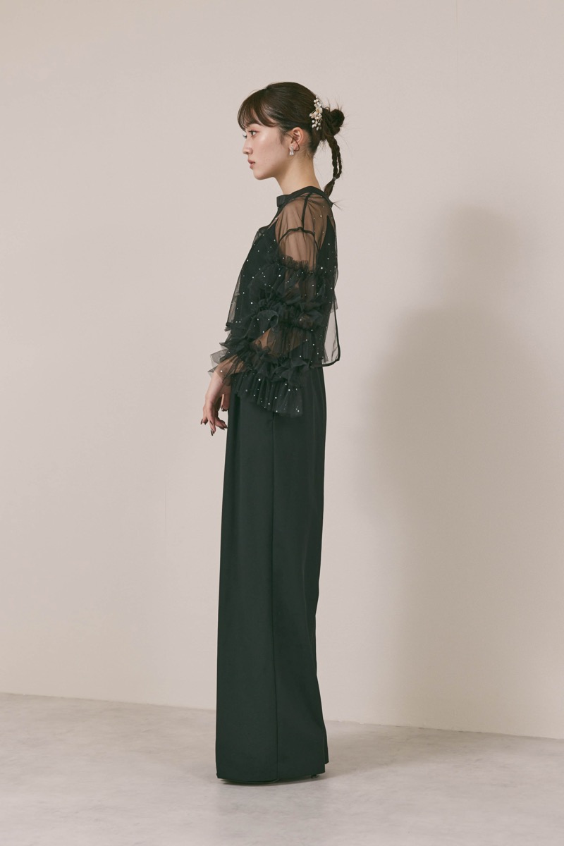 ブラックのラッフルトップスパンツドレス