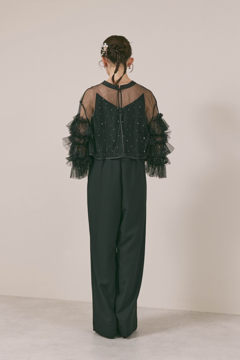 ブラックのラッフルトップスパンツドレス