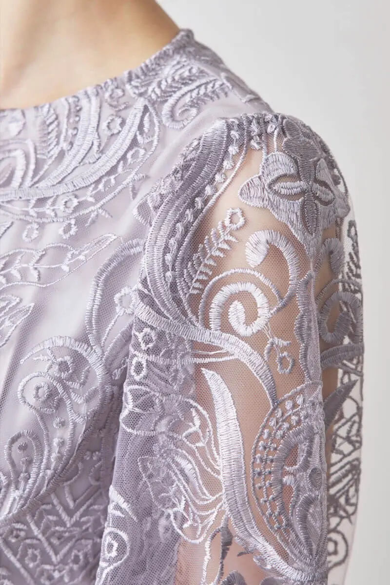 ラベンダーのエンブロイダリーコクーンドレス