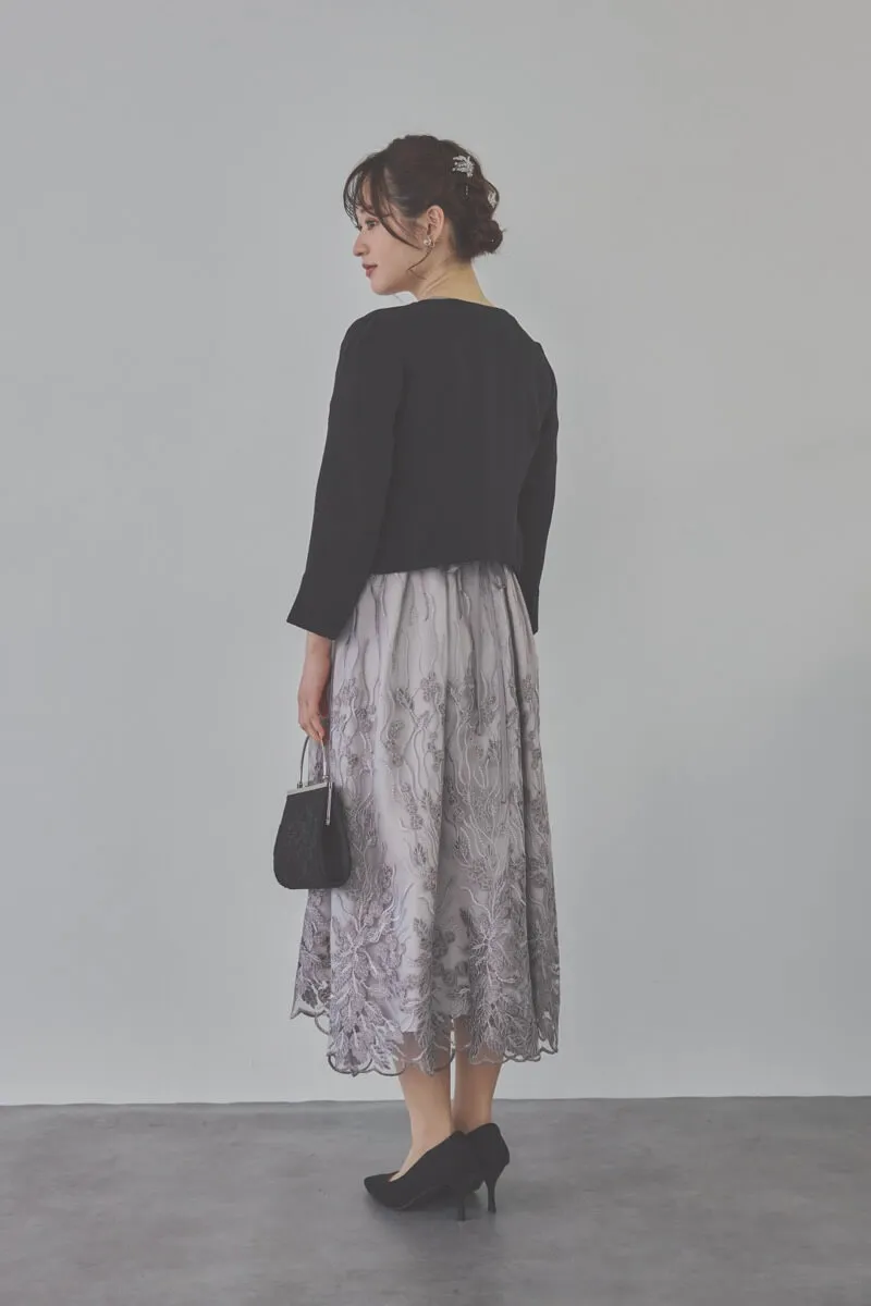 チャコールのボリュームスリーブ刺繍ドレス