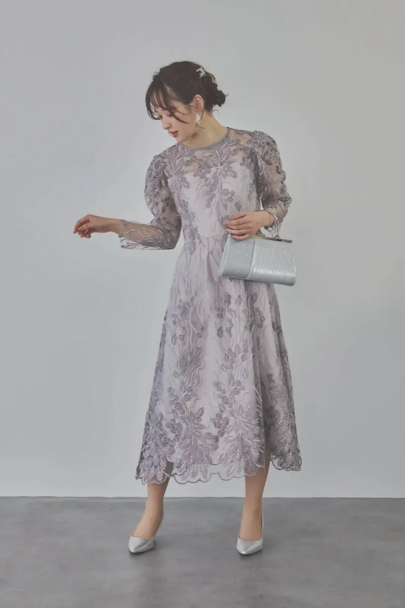 チャコールのボリュームスリーブ刺繍ドレス