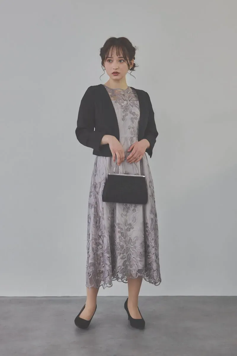チャコールのボリュームスリーブ刺繍ドレス