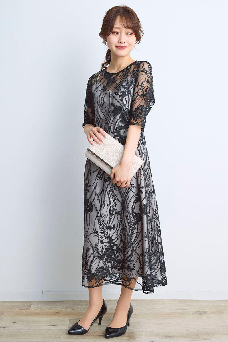 ブラックのエンブロイダリーチュールドレス