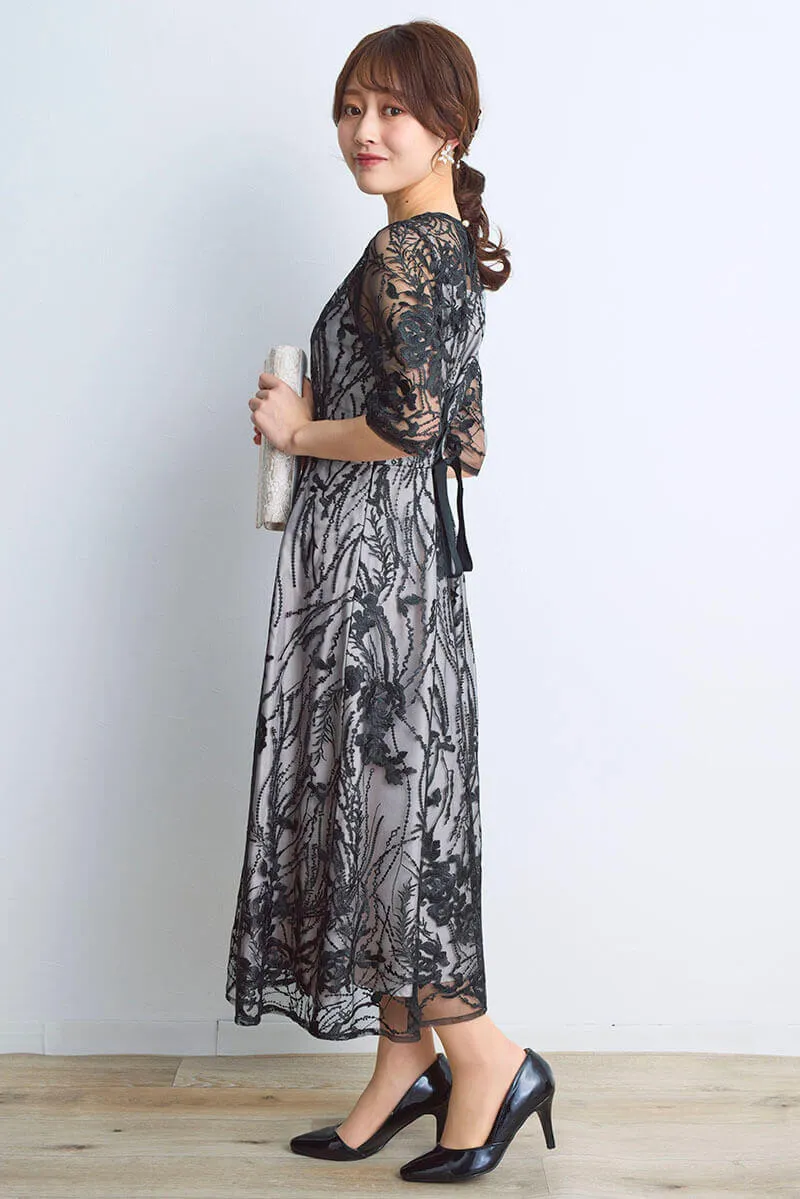 ブラックのエンブロイダリーチュールドレス