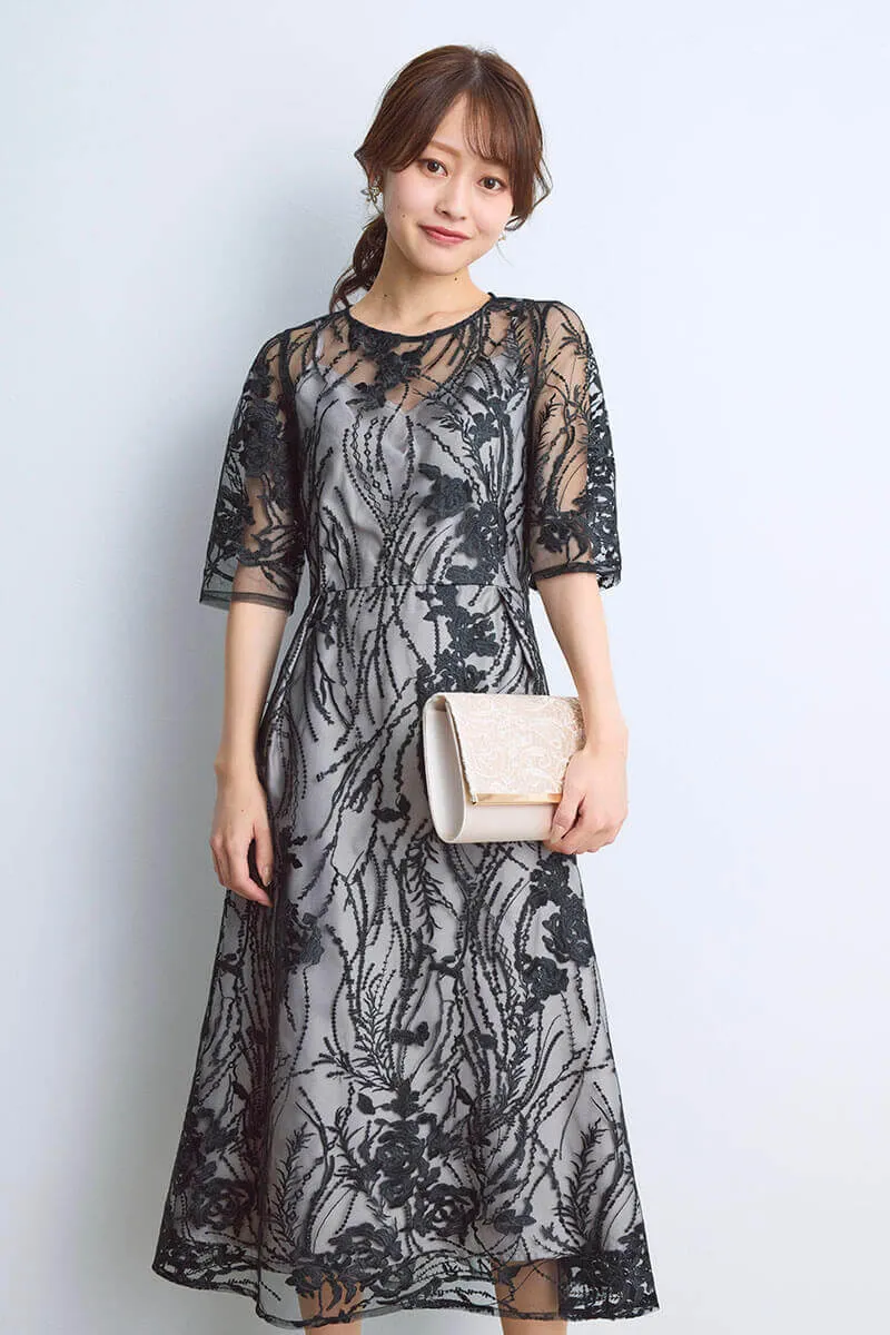 ブラックのエンブロイダリーチュールドレス