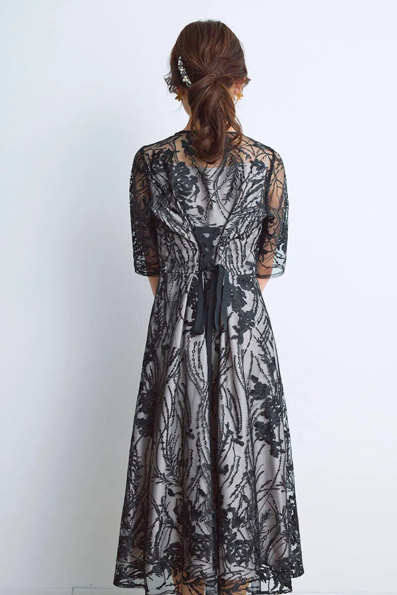 ブラックのエンブロイダリーチュールドレス