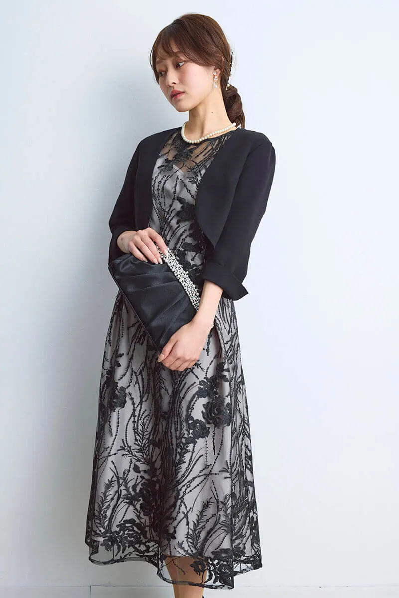 ブラックのエンブロイダリーチュールドレス