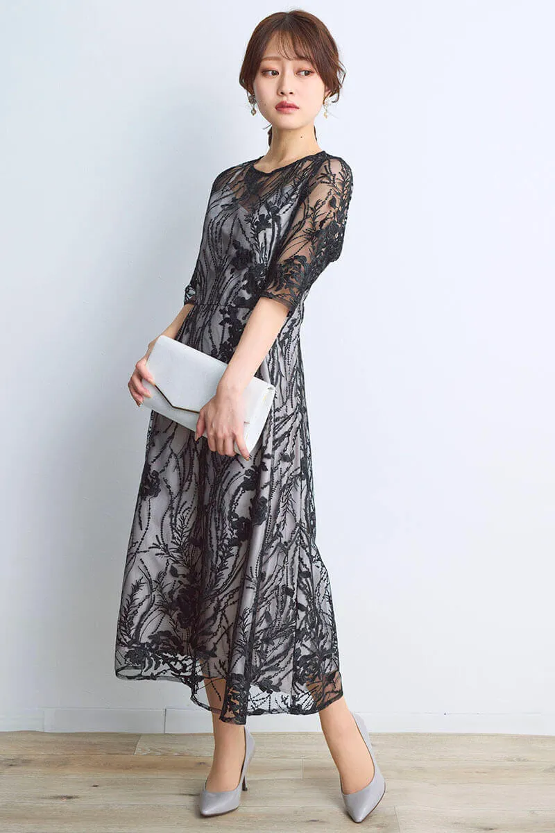 ブラックのエンブロイダリーチュールドレス