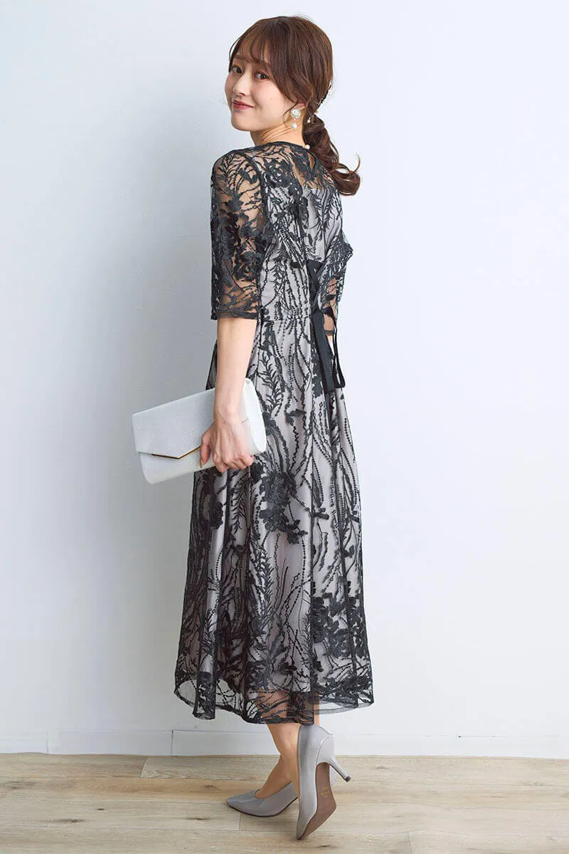 ブラックのエンブロイダリーチュールドレス