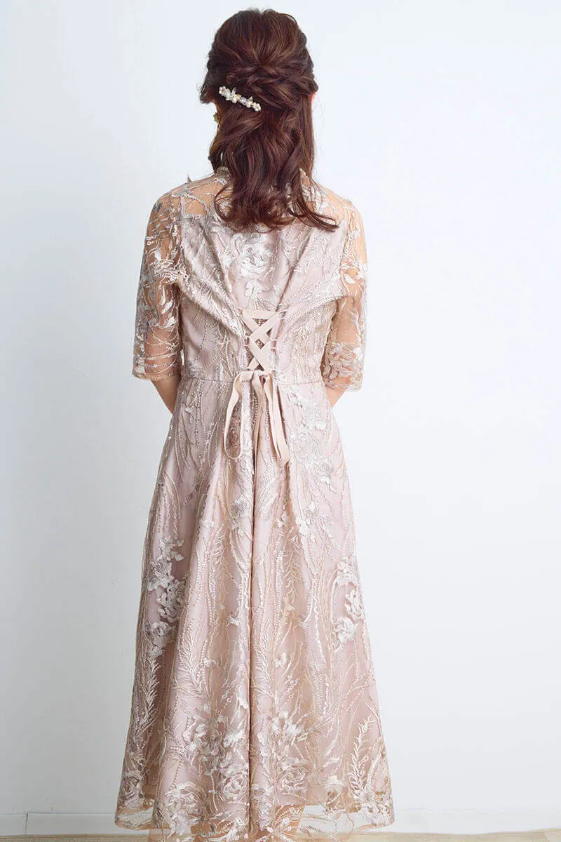 ベージュのエンブロイダリーチュールドレス