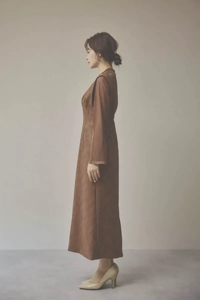 ブラウンのジャガードIラインドレス