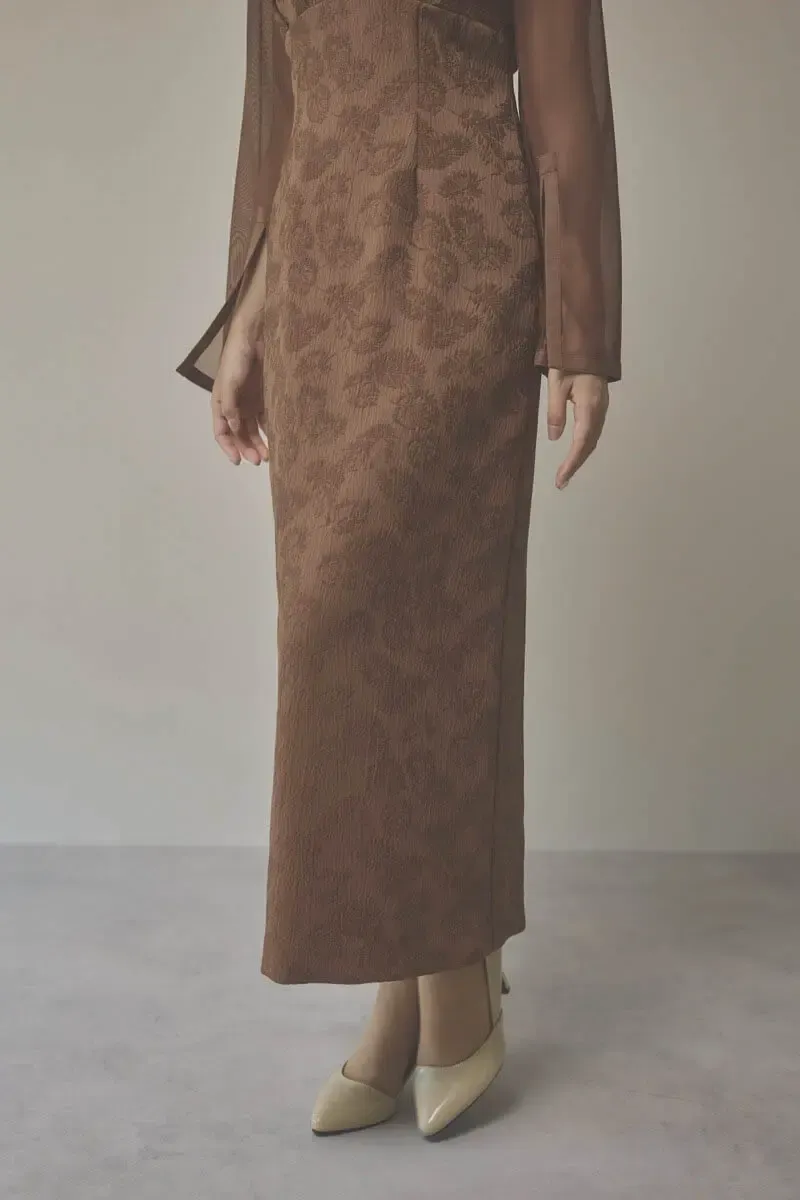 ブラウンのジャガードIラインドレス