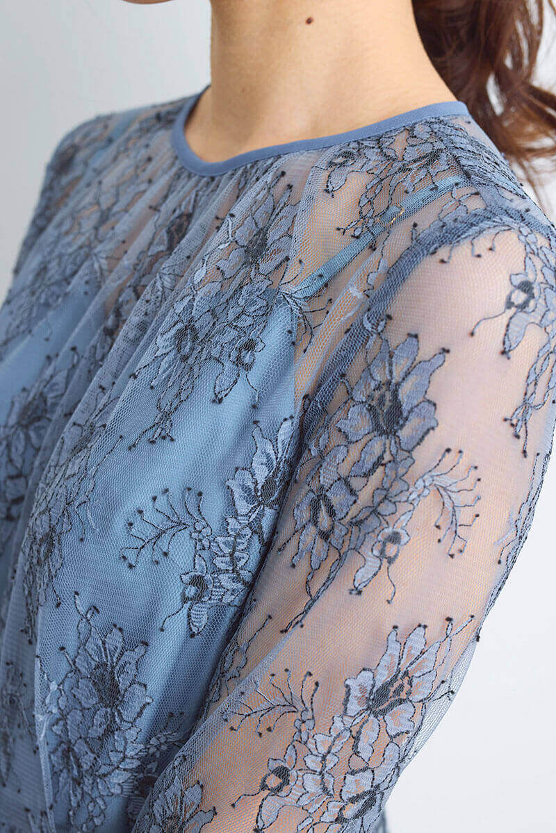 ブルーのオールレース配色ドレス