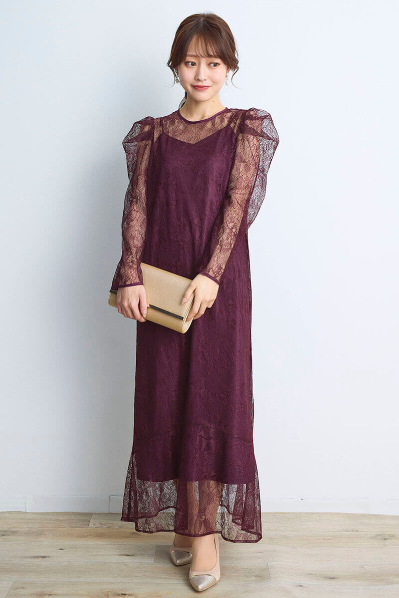 ワインレッドのタックショルダーレースドレス