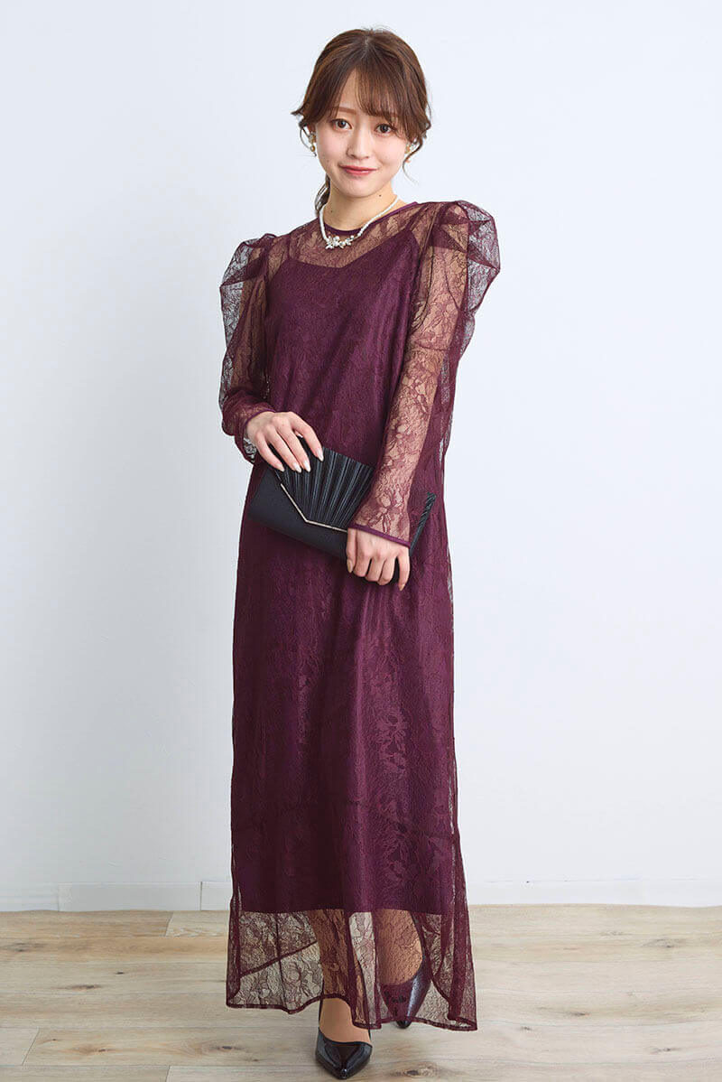 ワインレッドのタックショルダーレースドレス