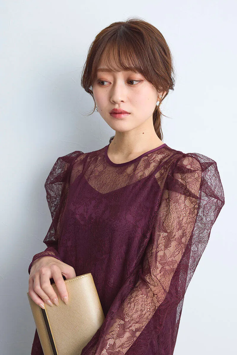 ワインレッドのタックショルダーレースドレス