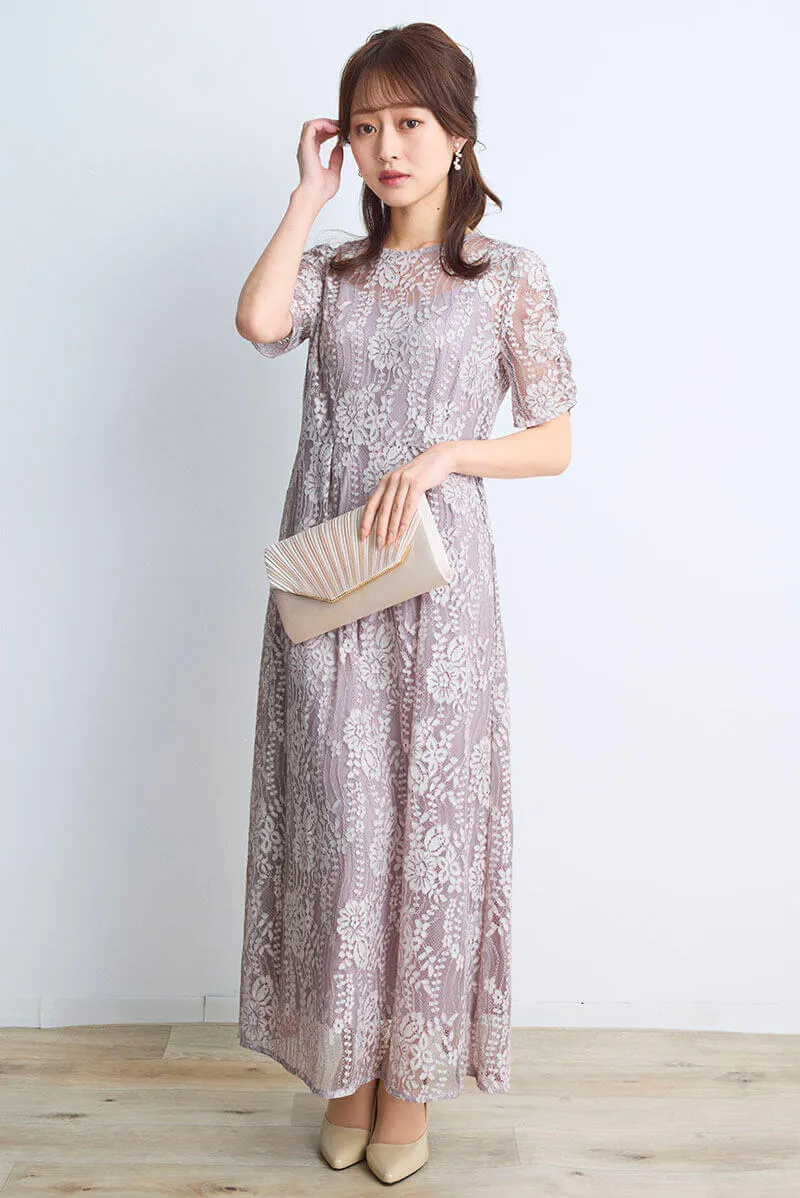 ピンクベージュの配色レースエプロンドレス