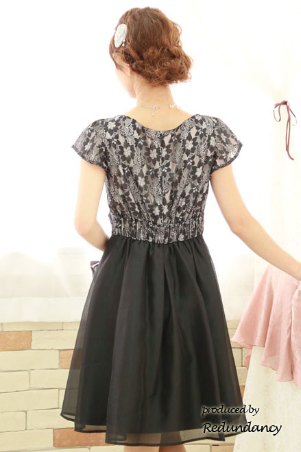 ブラック×ベージュの花柄クロスドレス