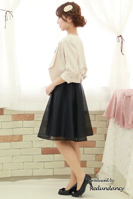 ブラック×ベージュの花柄クロスドレス