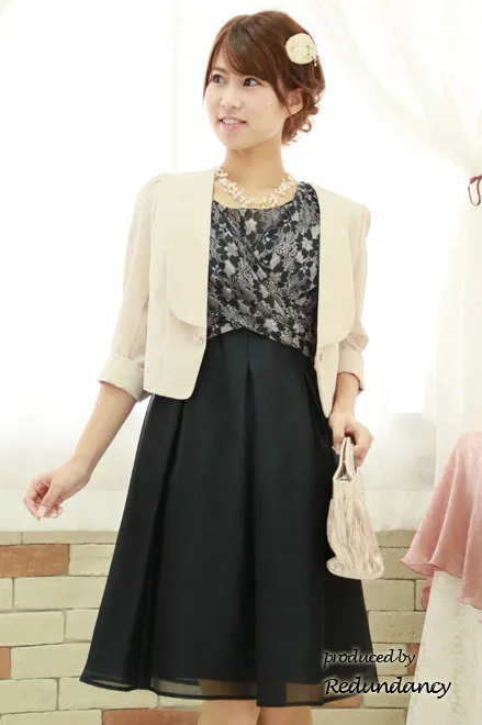 ブラック×ベージュの花柄クロスドレス