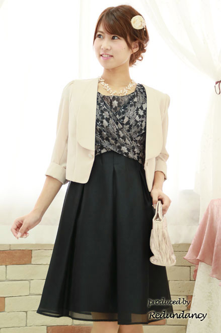 ブラック×ベージュの花柄クロスドレス