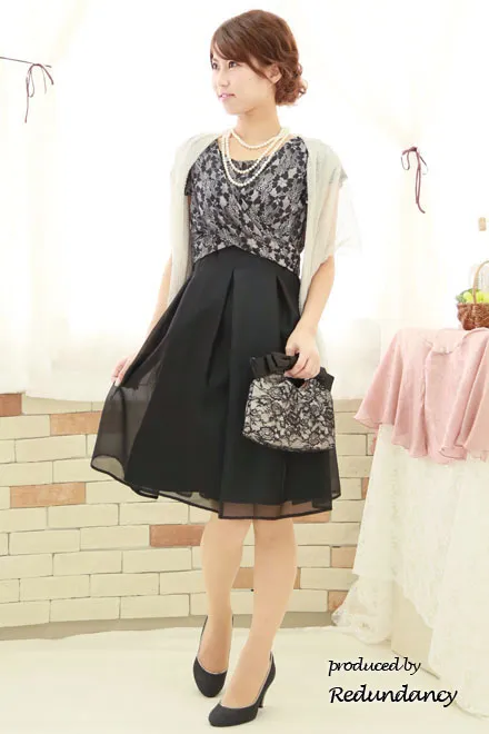 ブラック×ベージュの花柄クロスドレス