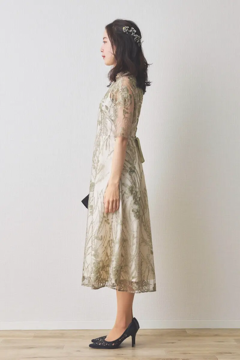 グリーンのエンブロイダリーチュールドレス