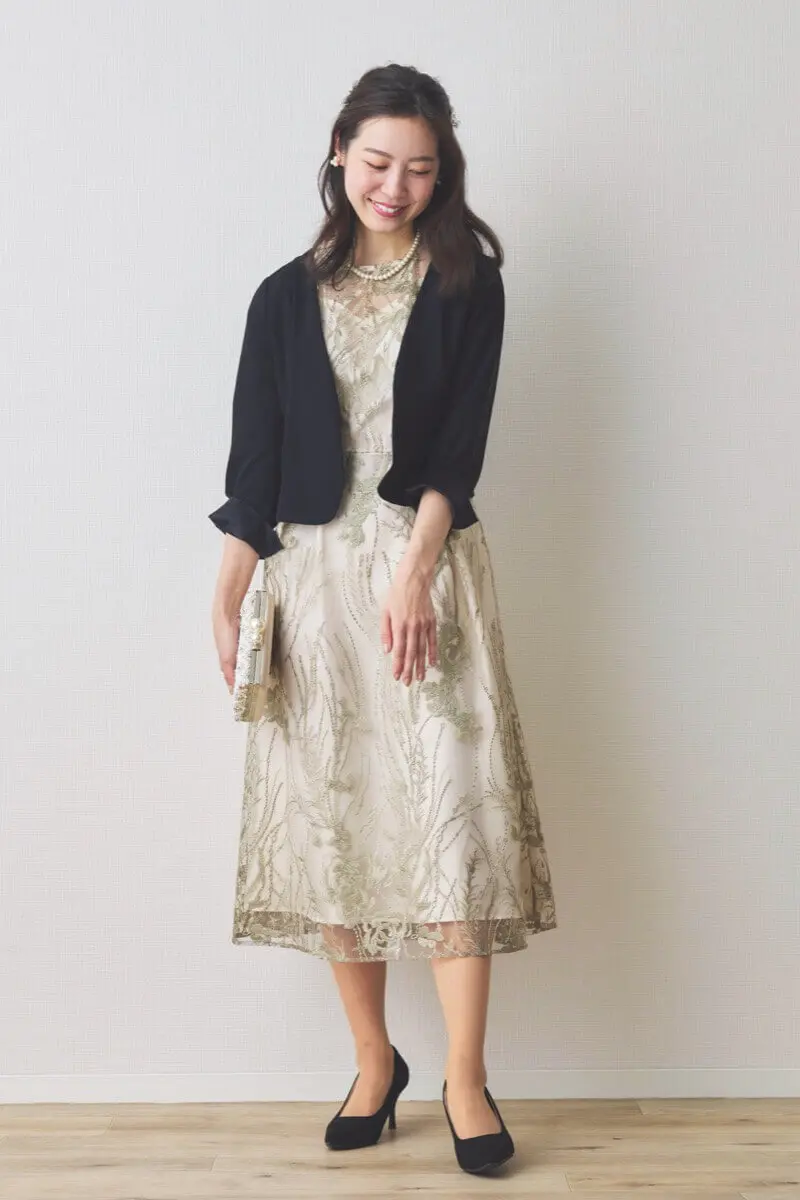 グリーンのエンブロイダリーチュールドレス