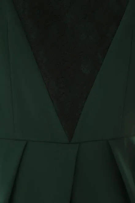 グリーンのタック入りノースリーブドレス