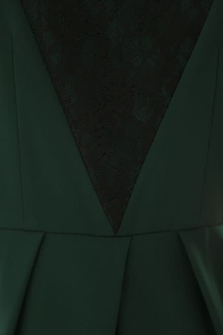 グリーンのタック入りノースリーブドレス