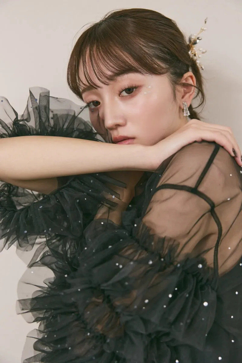 ブラックのラッフルトップスパンツドレス