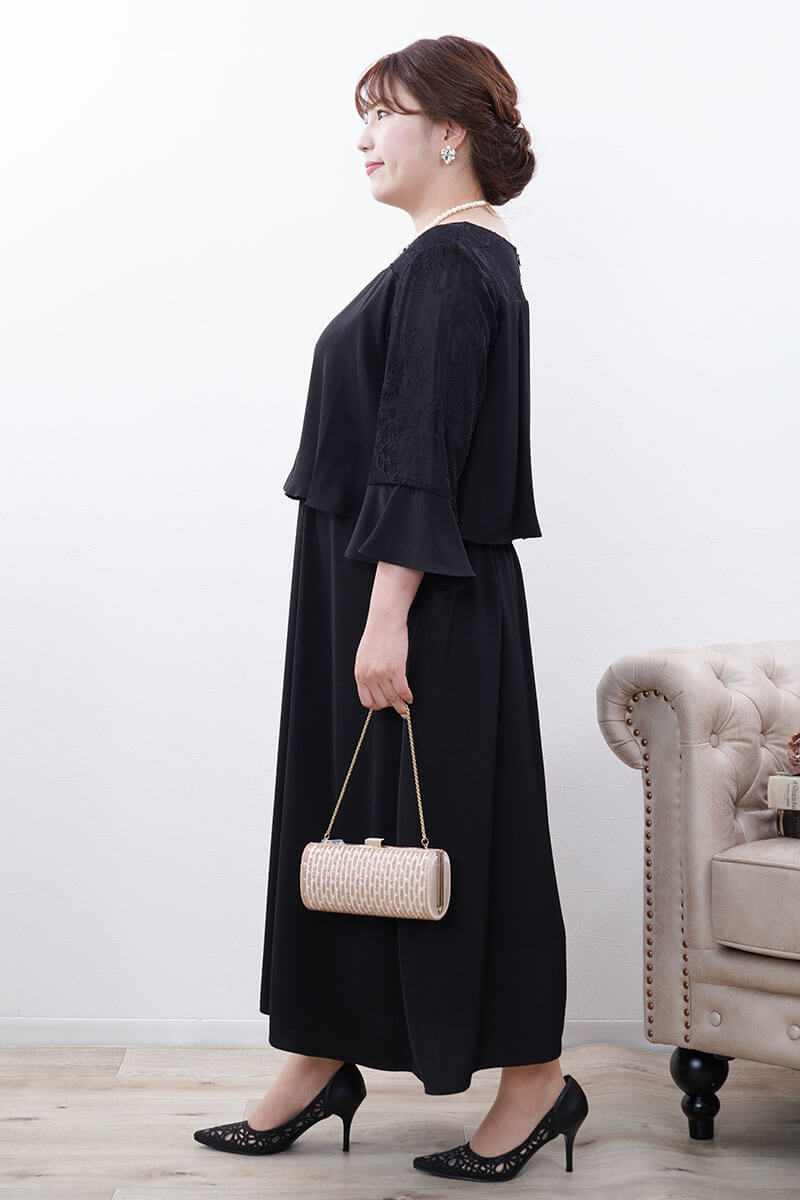 ブラックのフレアレイヤードドレス