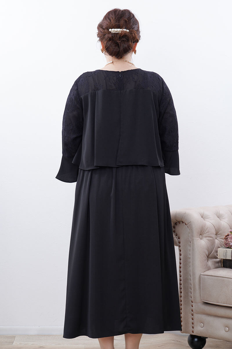 ブラックのフレアレイヤードドレス