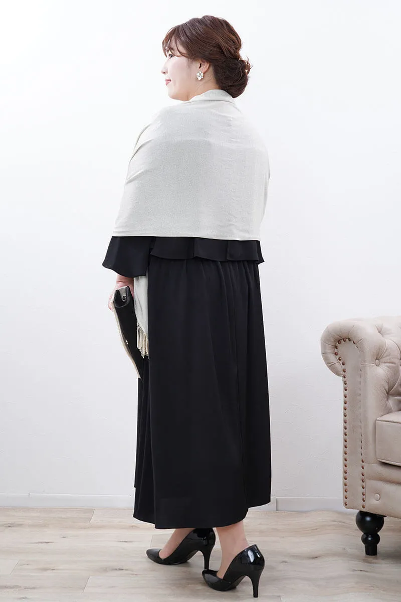 ブラックのフレアレイヤードドレス