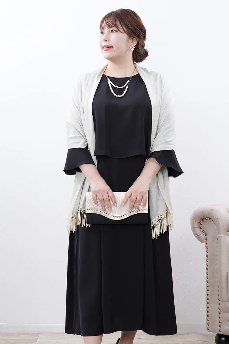 ブラックのフレアレイヤードドレス