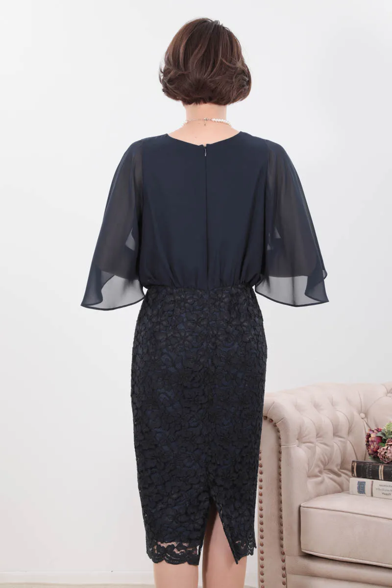 ネイビーのシフォン×レースの2ピース風ドレス