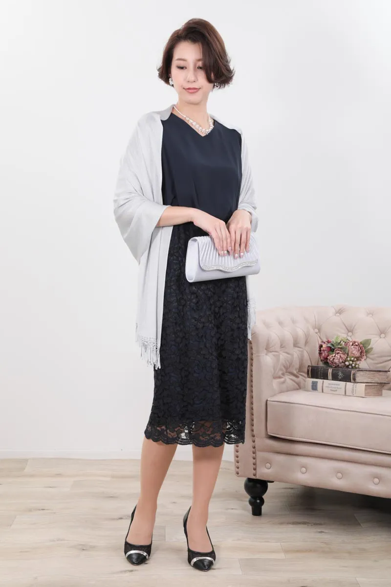 ネイビーのシフォン×レースの2ピース風ドレス