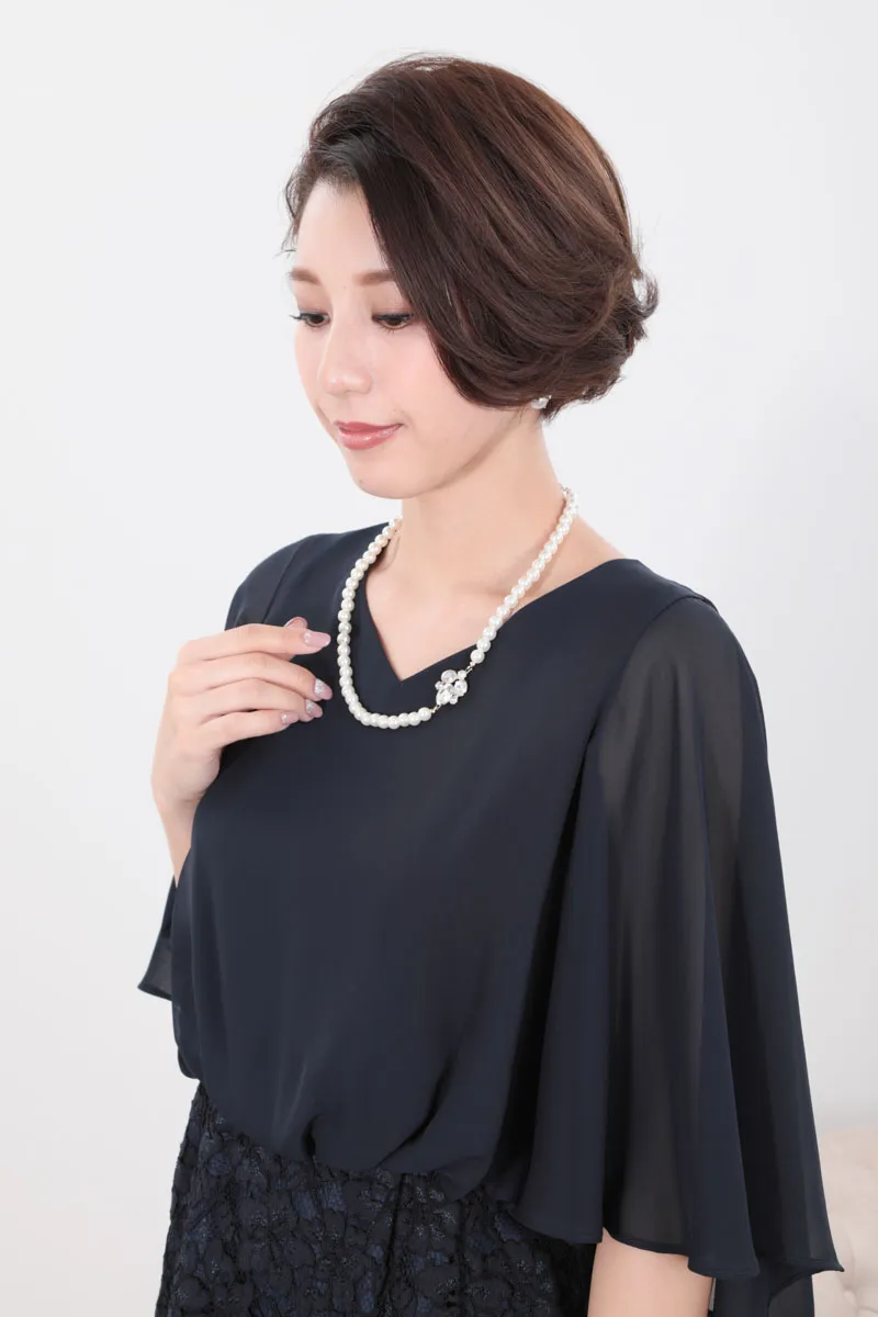 ネイビーのシフォン×レースの2ピース風ドレス